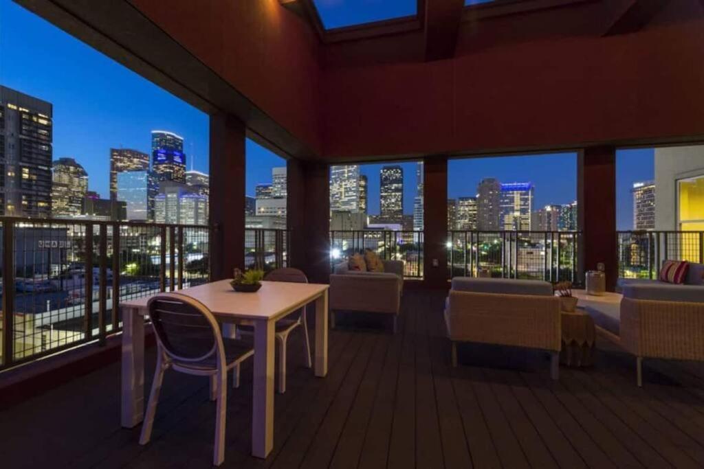 Luxury Apartment With King Bed And Pool And Free Parking 4 Houston Eksteriør bilde