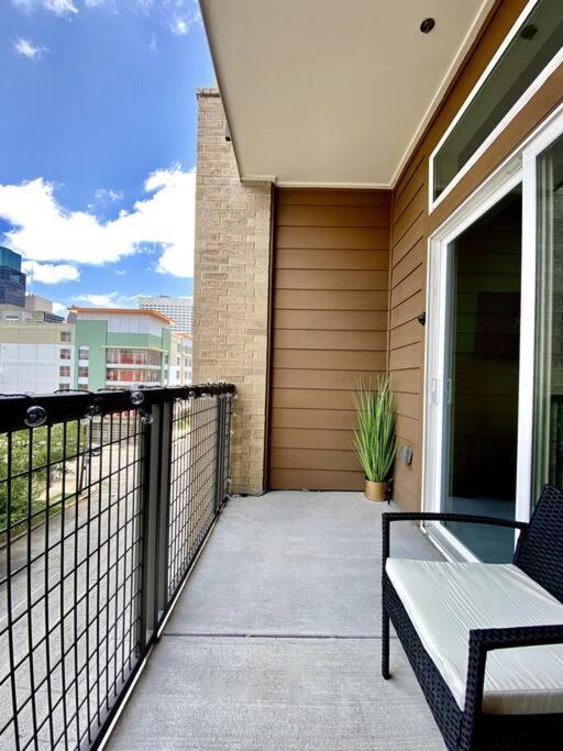 Luxury Apartment With King Bed And Pool And Free Parking 4 Houston Eksteriør bilde